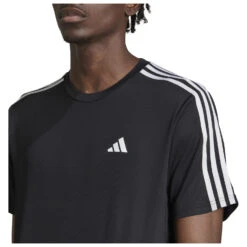 Adidas - Traing Essentials Base 3-Stripes Tee - T-shirt Technique -Magasin De Vêtements D'Extérieur adidas traing essentials base 3 stripes tee t shirt technique detail 4