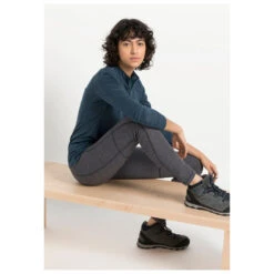 Hessnatur - Women's Funktionsshirt Aus Bio-Merinowolle & Seide - Sous-vêtement Mérinos -Magasin De Vêtements D'Extérieur hessnatur womens funktionsshirt aus bio merinowolle seide sous vetement merinos detail 3