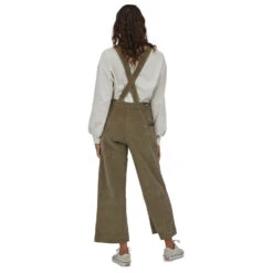 Patagonia - Women's Stand Up Cropped Corduroy Overalls - Pantalon De Loisirs 8 Patagonia - Women's Stand Up Cropped Corduroy Overalls - Pantalon De Loisirs -Magasin De Vêtements D'Extérieur patagonia womens stand up cropped corduroy overalls pantalon de loisirs detail 3