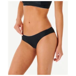 Rip Curl - Women's Mirage Revo Cheeky Pant - Bas De Maillot 8 Rip Curl - Women's Mirage Revo Cheeky Pant - Bas De Maillot -Magasin De Vêtements D'Extérieur rip curl womens mirage revo cheeky pant bas de maillot detail 3