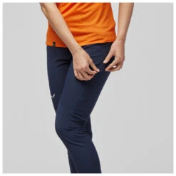 Salewa - Women's Agner AM - T-shirt En Laine Mérinos -Magasin De Vêtements D'Extérieur salewa womens agner am t shirt en laine merinos detail 3