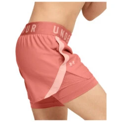 Under Armour - Women's Play Up 2-in-1 Short - Short De Running -Magasin De Vêtements D'Extérieur under armour womens play up 2 in 1 short short de running detail 4